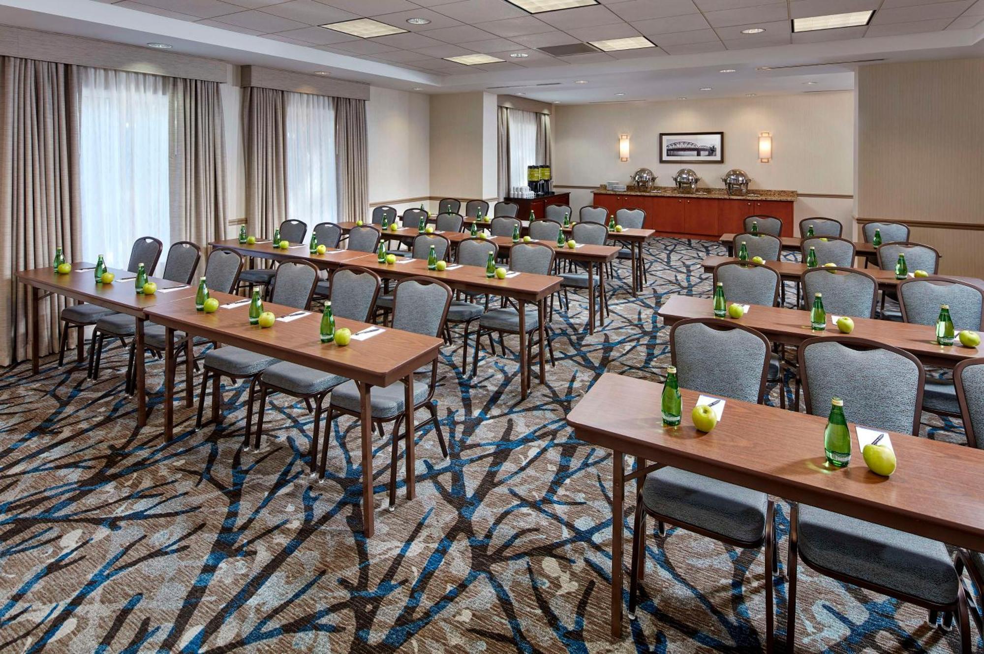 Hilton Garden Inn Portland Lake Oswego Exteriér fotografie