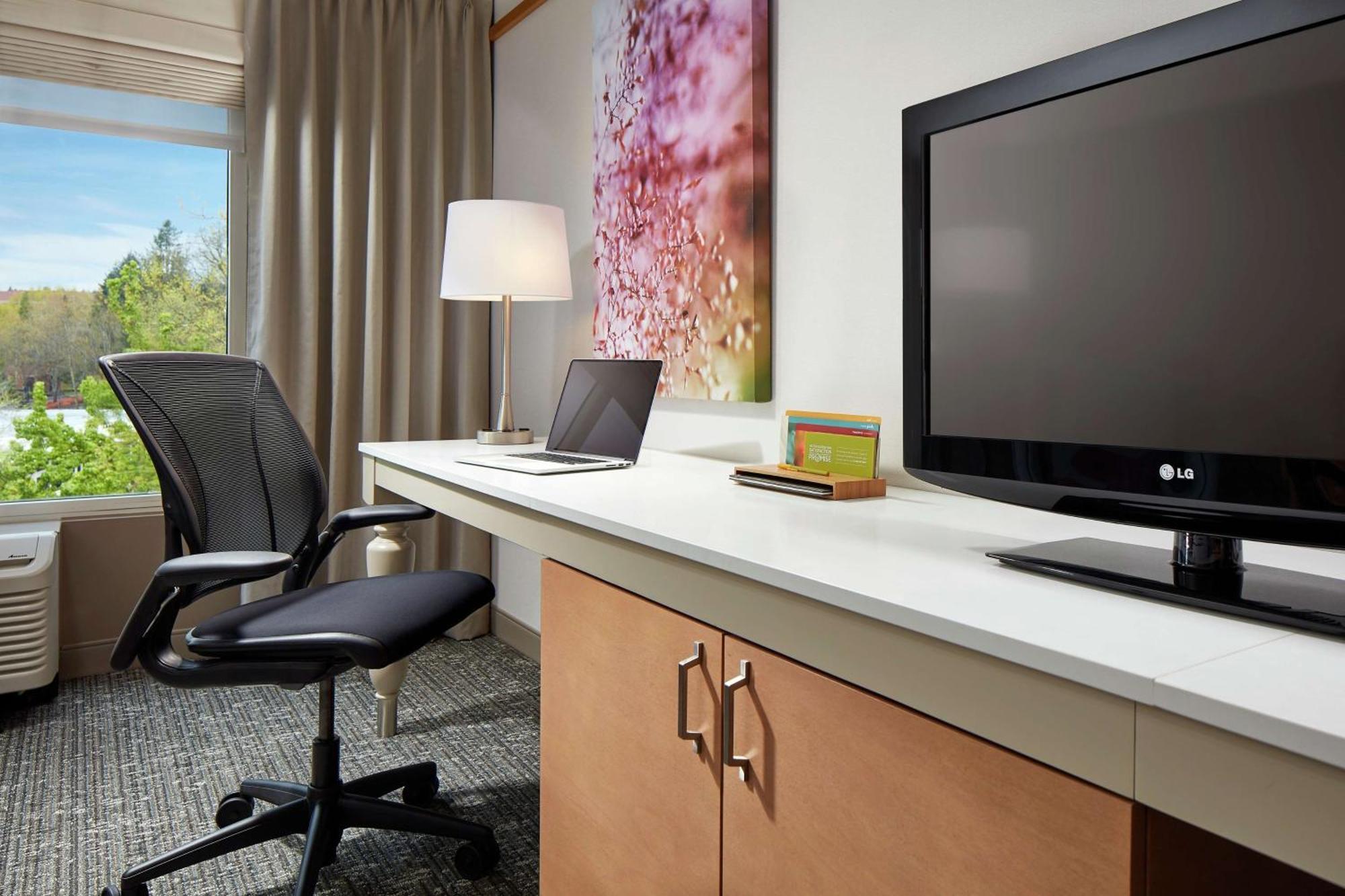 Hilton Garden Inn Portland Lake Oswego Exteriér fotografie